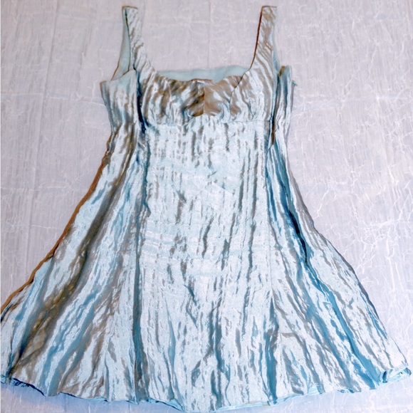 Beautiful ice blue sleeveless dress - Picture 3 of 5